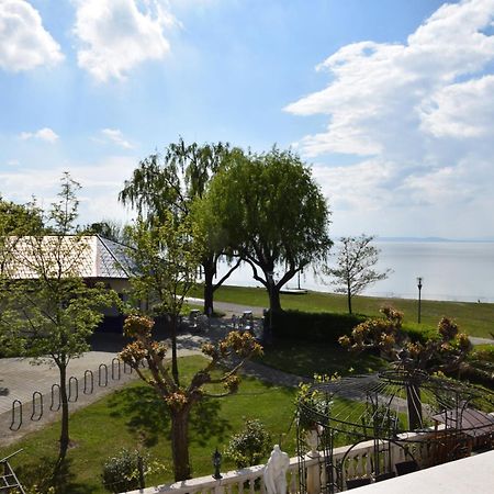 Seehotel Herlinde Подерсдорф-ам-Зе Экстерьер фото