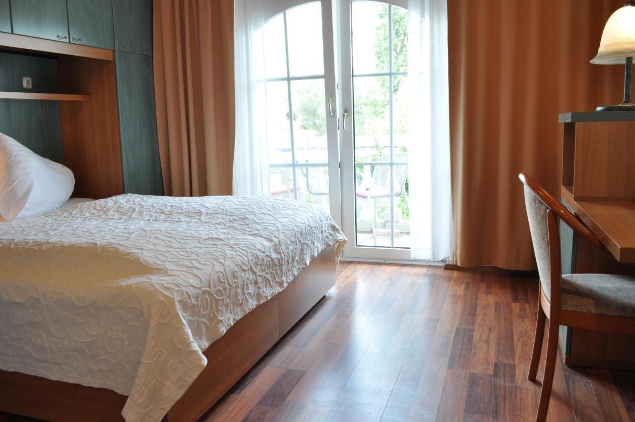 Seehotel Herlinde Подерсдорф-ам-Зе Экстерьер фото