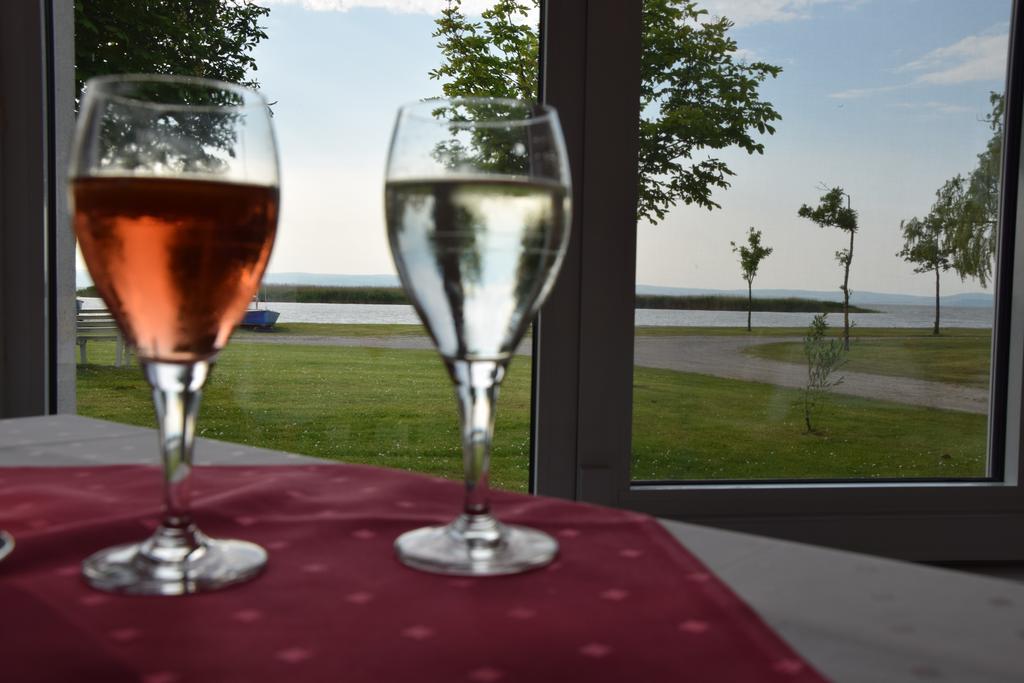 Seehotel Herlinde Подерсдорф-ам-Зе Экстерьер фото